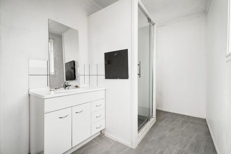 Photo of property in 141 Centreway Road, Orewa, 0931