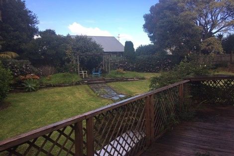 Photo of property in 33b Beach Road, Te Atatu Peninsula, Auckland, 0610