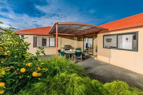 Photo of property in 13 Admirals Court Drive, Greenhithe, Auckland, 0632