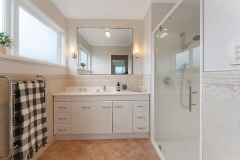 Photo of property in 90 Exmouth Road, Northcote, Auckland, 0627