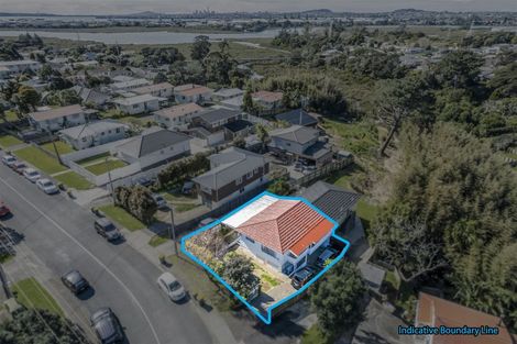 Photo of property in 1/111 Tirimoana Road, Te Atatu South, Auckland, 0602