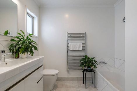 Photo of property in 6 Silkwood Place, Fitzherbert, Palmerston North, 4410