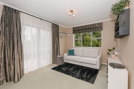 Photo of property in 8a Williams Terrace, Fitzherbert, Palmerston North, 4410