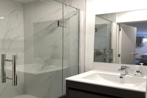 Photo of property in 4/4 Mcquoid Place, Glenfield, Auckland, 0629