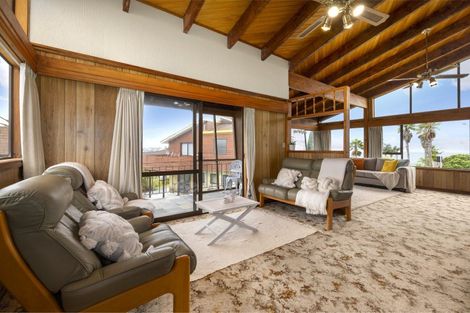 Photo of property in 1/72 Deep Creek Road, Torbay, Auckland, 0630