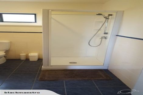 Photo of property in 2/813 East Coast Road, Northcross, Auckland, 0630