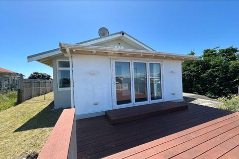 Photo of property in 33 Rangiora Street, Castlecliff, Whanganui, 4501