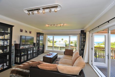 Photo of property in 12 Totara Road, Leigh, 0985