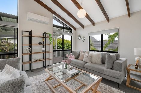 Photo of property in 2/15 Tetrarch Place, Totara Vale, Auckland, 0629