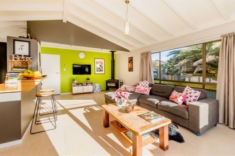 Photo of property in 1 Freyberg Crescent, Waikanae Beach, Waikanae, 5036