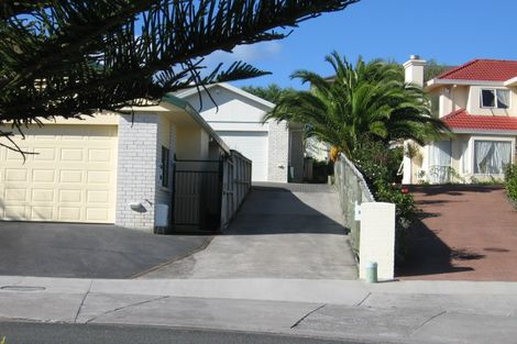 Photo of property in 2/27 Bronte Place, Somerville, Auckland, 2014