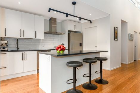 Photo of property in 3 Ramarama Lane, Crofton Downs, Wellington, 6035