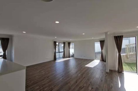 Photo of property in 15 Para Close, Fairview Heights, Auckland, 0632