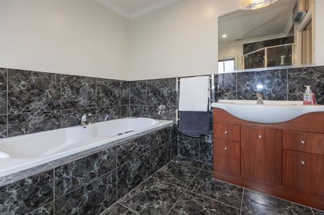 Photo of property in 4 Consort Close, Paraparaumu Beach, Paraparaumu, 5032