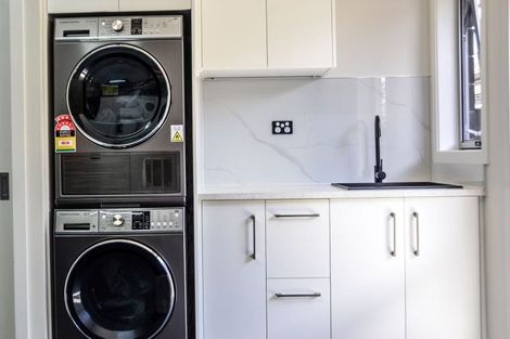 Photo of property in 10 Manawaroa Close, Grandview Heights, Hamilton, 3200