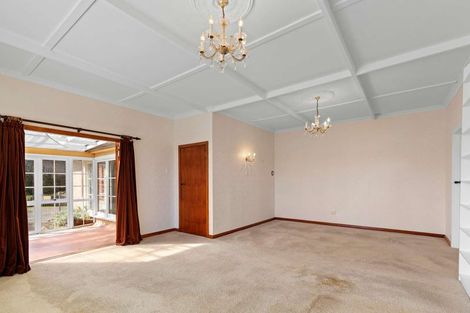 Photo of property in 1 Weraroa Road, Waverley, 4510