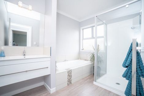 Photo of property in 32 Liberty Grove, Kelvin Grove, Palmerston North, 4414