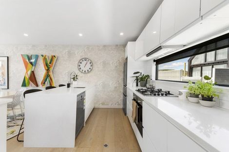 Photo of property in 6c Lyall Parade, Lyall Bay, Wellington, 6022