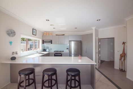 Photo of property in 43 Erlestoke Crescent, Churton Park, Wellington, 6037