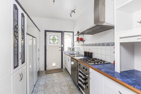 Photo of property in 112 Sutherland Road, Melrose, Wellington, 6023