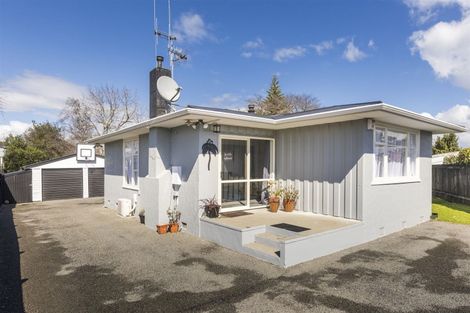 Photo of property in 14 Lewis Place, Highbury, Palmerston North, 4412