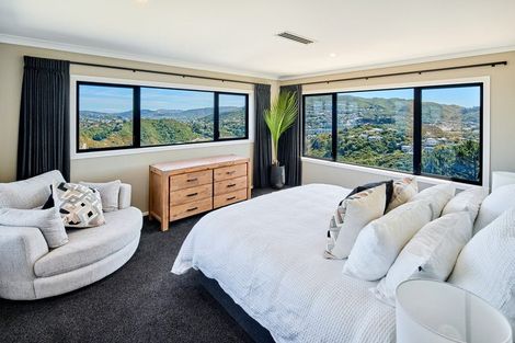 Photo of property in 12 Boeing Way, Newlands, Wellington, 6037