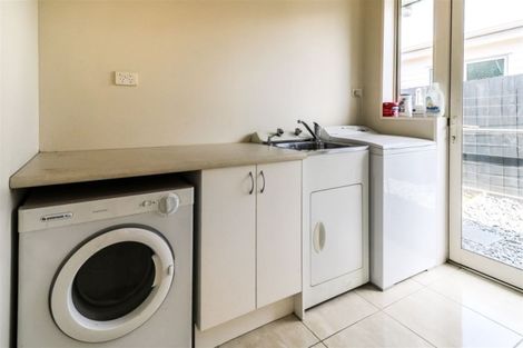 Photo of property in 105 Farnborough Drive, Grandview Heights, Hamilton, 3200