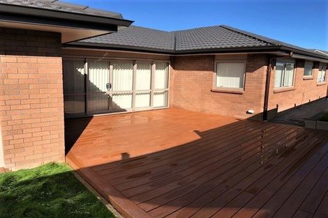 Photo of property in 35 Riverglade Parkway, Te Atatu South, Auckland, 0610