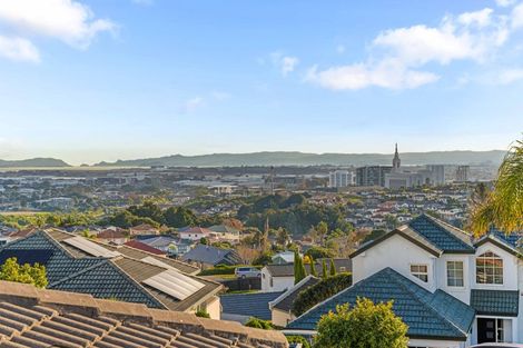 Photo of property in 18 Ribbonwood Crescent, Goodwood Heights, Auckland, 2105