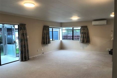 Photo of property in 2/5 Rawhiti Street, Vogeltown, New Plymouth, 4310