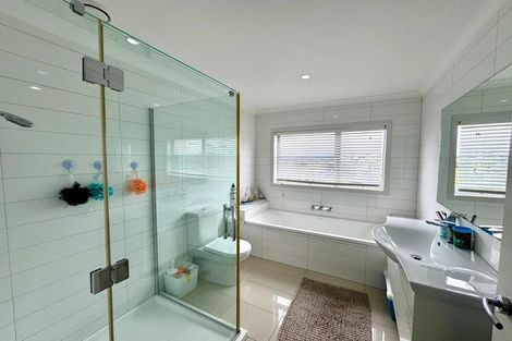 Photo of property in 15 Tuatini Place, Long Bay, Auckland, 0630