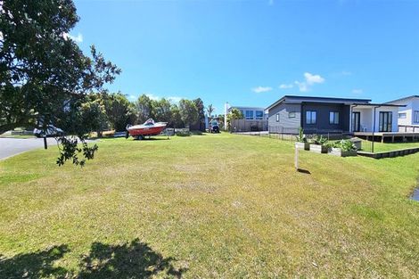 Photo of property in 102 The Fairway, Matarangi, Whitianga, 3592