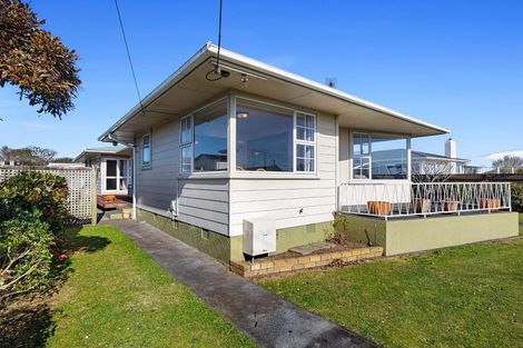 Photo of property in 5 Smith Road, Merrilands, New Plymouth, 4312