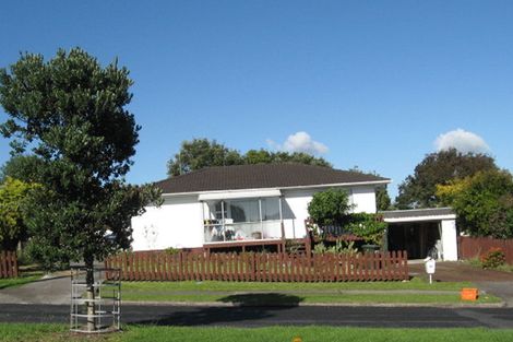 Photo of property in 27 Highland Park Drive, Highland Park, Auckland, 2010