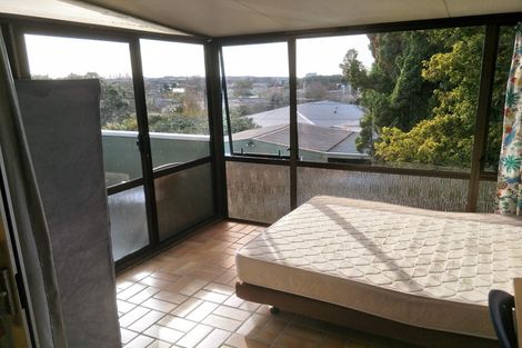 Photo of property in 12 Exmouth Road, Northcote, Auckland, 0627