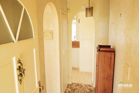 Photo of property in 26 Crystal Avenue, Glendene, Auckland, 0602