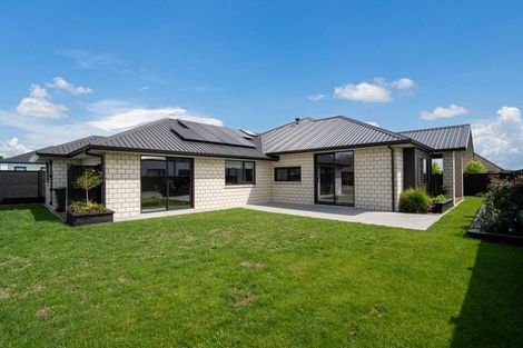 Photo of property in 32 Hugo Shaw Drive, Cambridge, 3434