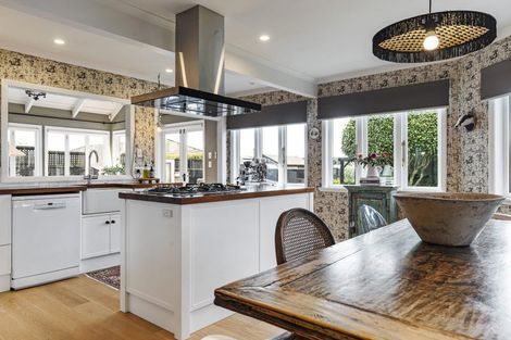 Photo of property in 89 Pendarves Street, New Plymouth, 4310