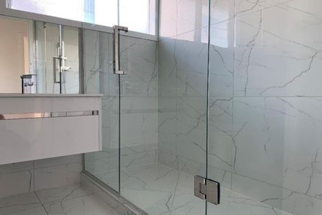 Photo of property in 606 Glenfield Road, Bayview, Auckland, 0629