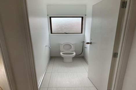 Photo of property in 2/14a Kurnell Drive, Botany Downs, Auckland, 2010