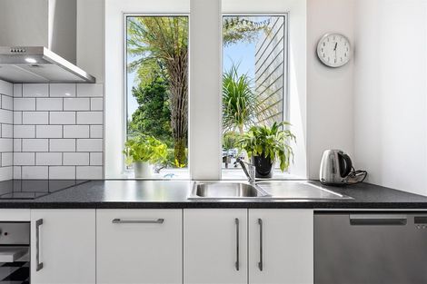 Photo of property in 11 Fathom Place, Te Atatu Peninsula, Auckland, 0610