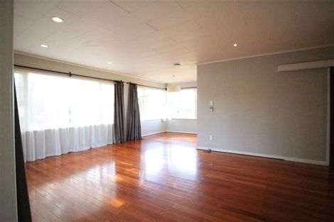 Photo of property in 988 East Coast Road, Northcross, Auckland, 0632