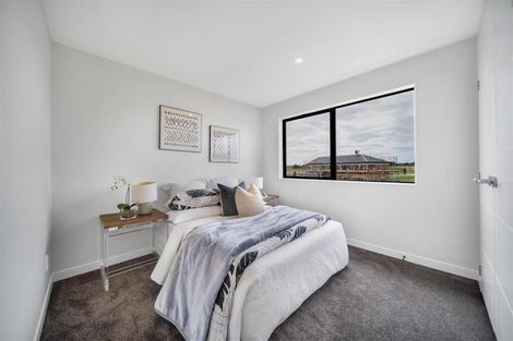 Photo of property in 12 Korowhiti Road, Clarks Beach, 2122