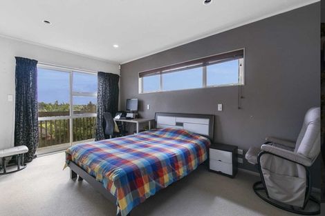 Photo of property in 92 Sunset Road, Unsworth Heights, Auckland, 0632