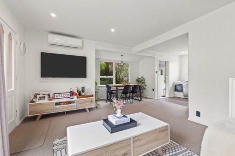 Photo of property in 9 Esher Place, Saint Martins, Christchurch, 8022