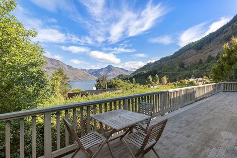 Photo of property in 5 Williams Street, Sunshine Bay, Queenstown, 9300