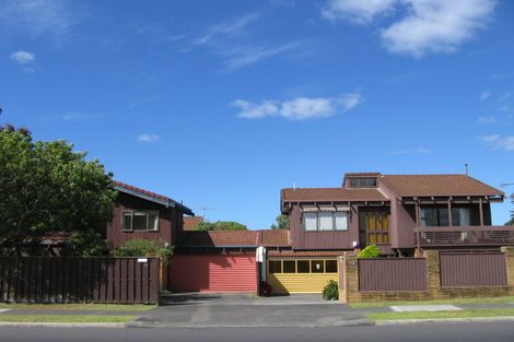 Photo of property in 2/189 East Coast Road, Castor Bay, Auckland, 0620