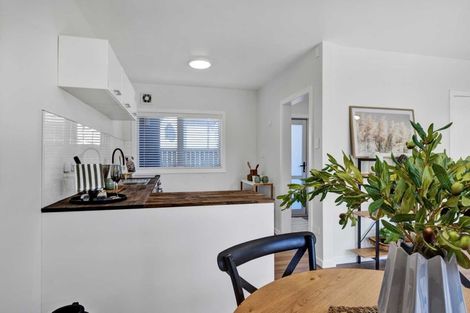 Photo of property in 38b Breakwater Road, Moturoa, New Plymouth, 4310