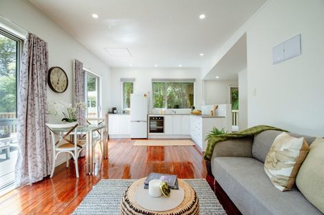 Photo of property in 37 Western Road, Laingholm, Auckland, 0604