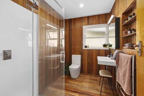 Photo of property in 130 Breaker Bay Road, Breaker Bay, Wellington, 6022